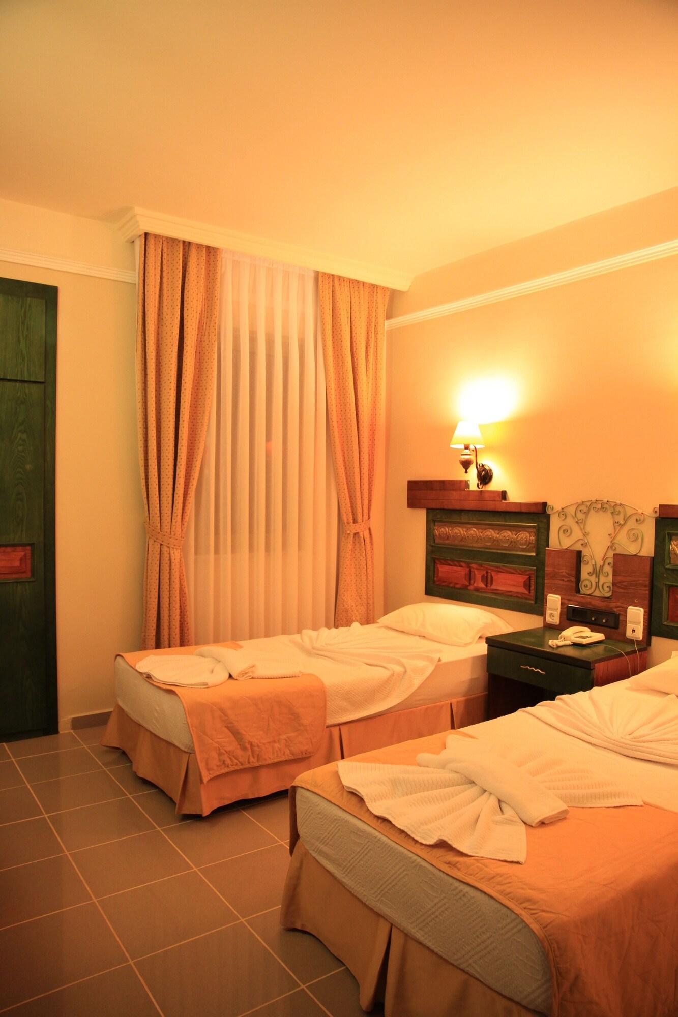 Club Alpina Hotel Marmaris Buitenkant foto