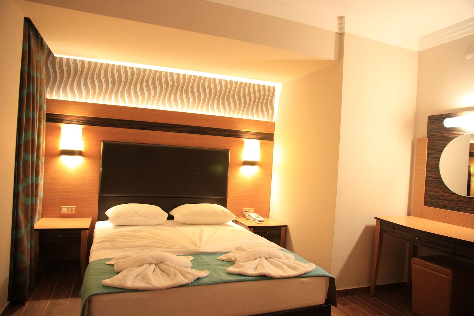 Club Alpina Hotel Marmaris Buitenkant foto