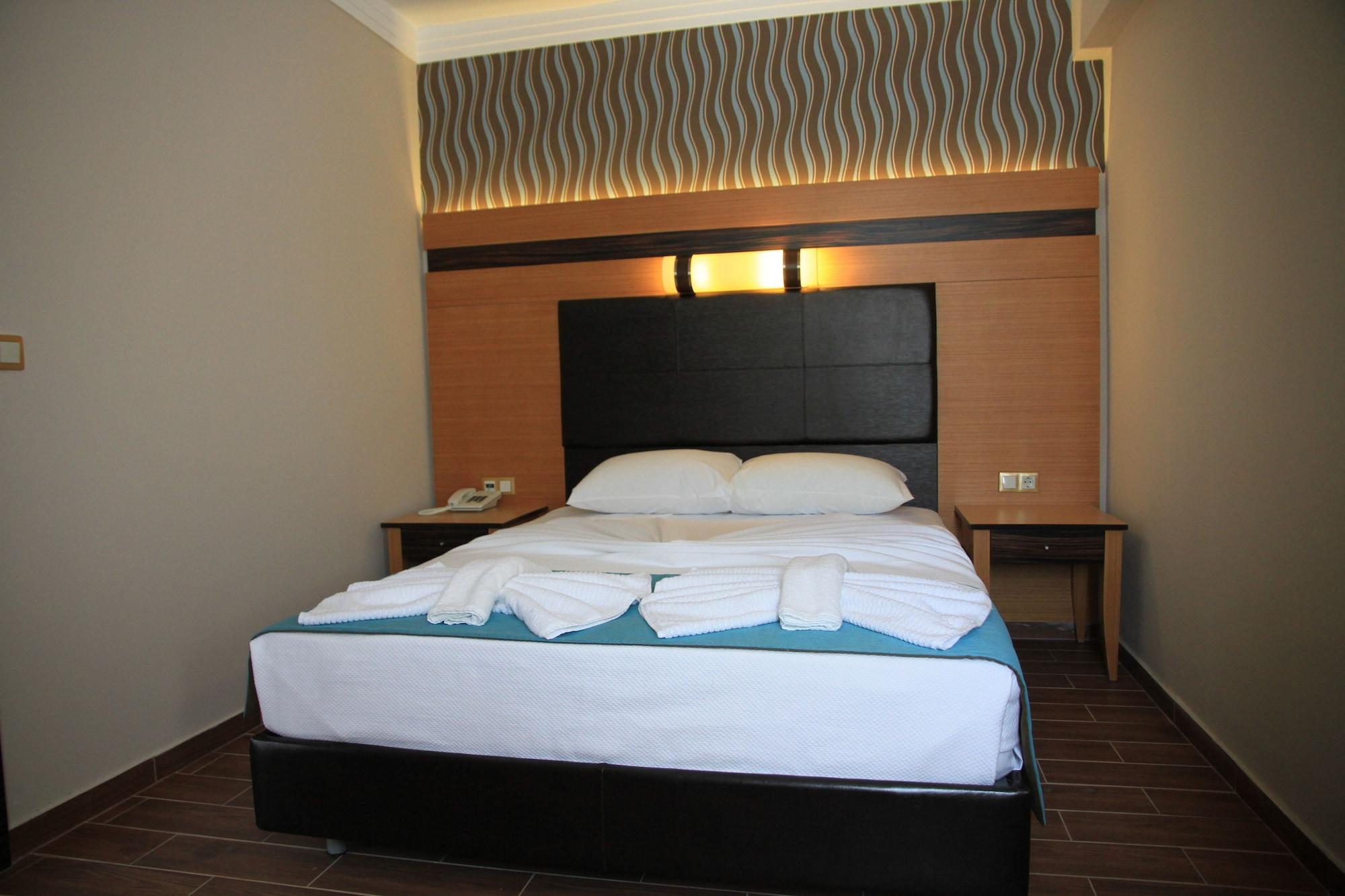 Club Alpina Hotel Marmaris Buitenkant foto