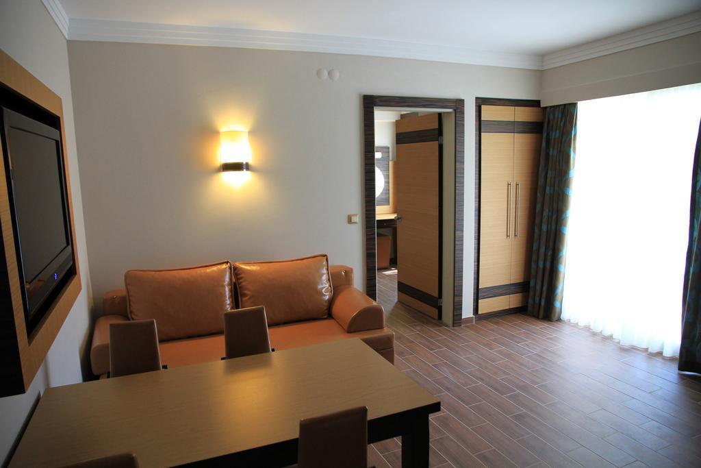 Club Alpina Hotel Marmaris Buitenkant foto