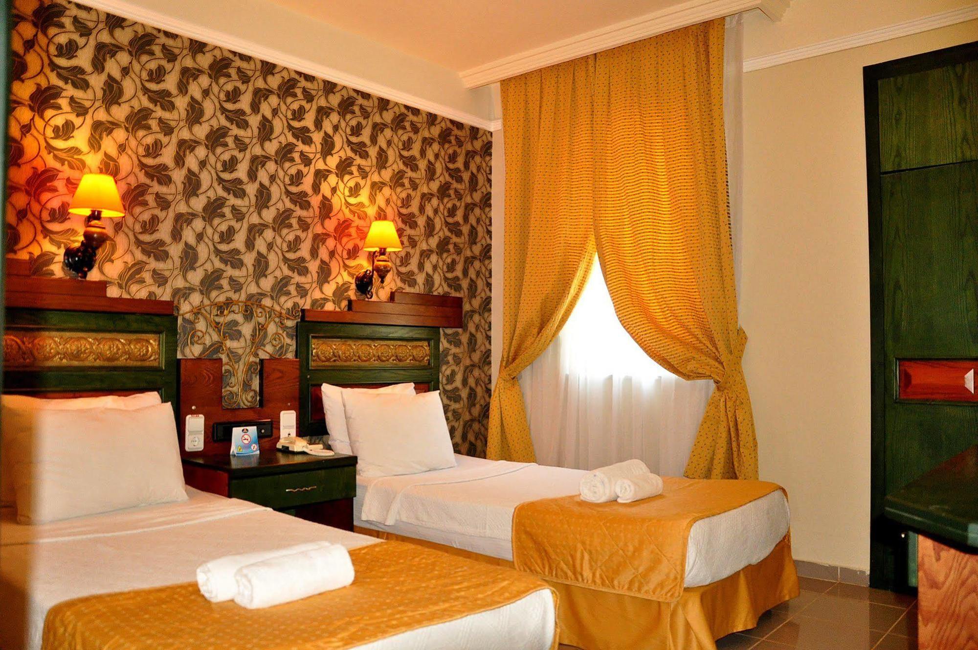 Club Alpina Hotel Marmaris Buitenkant foto