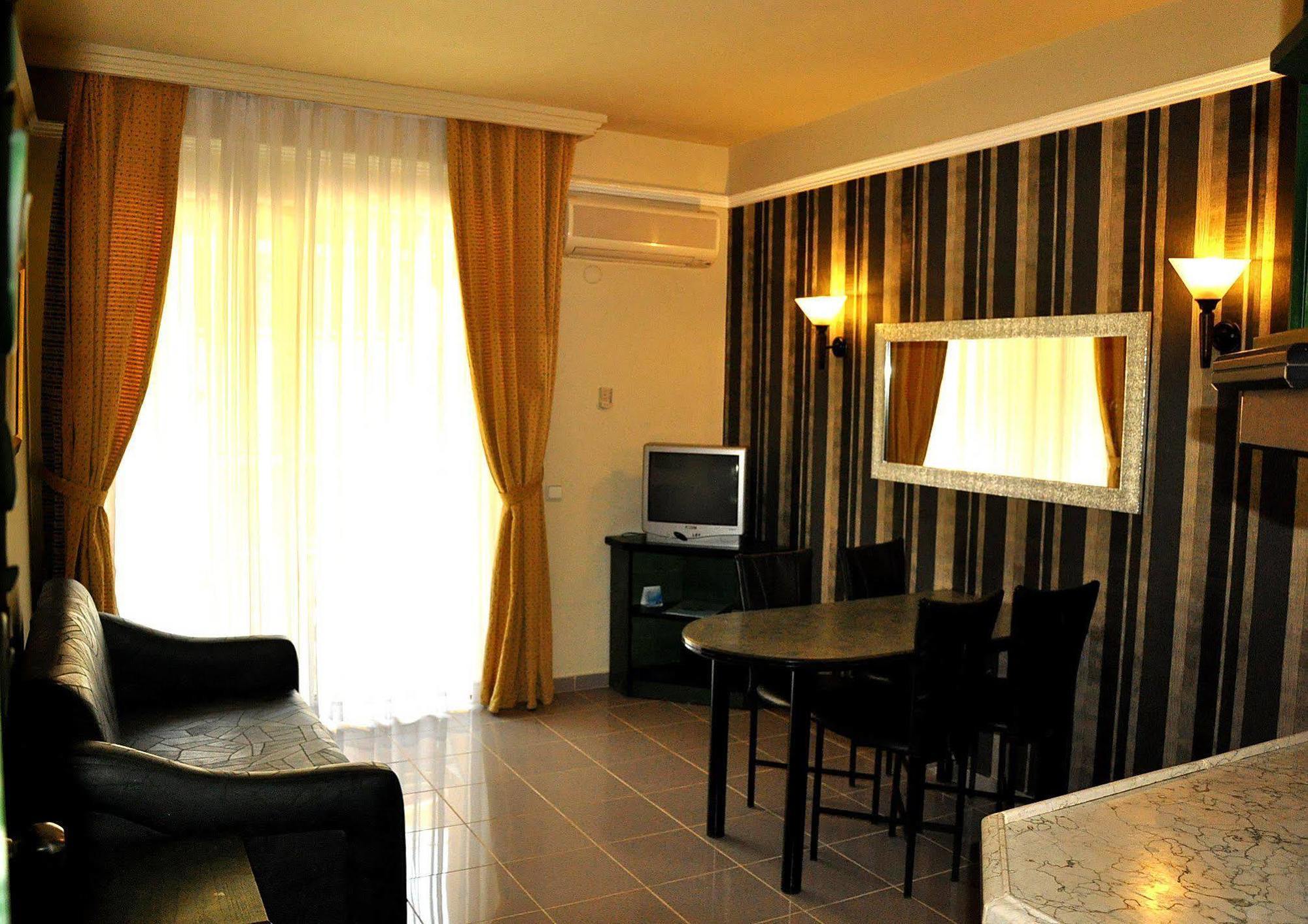 Club Alpina Hotel Marmaris Buitenkant foto