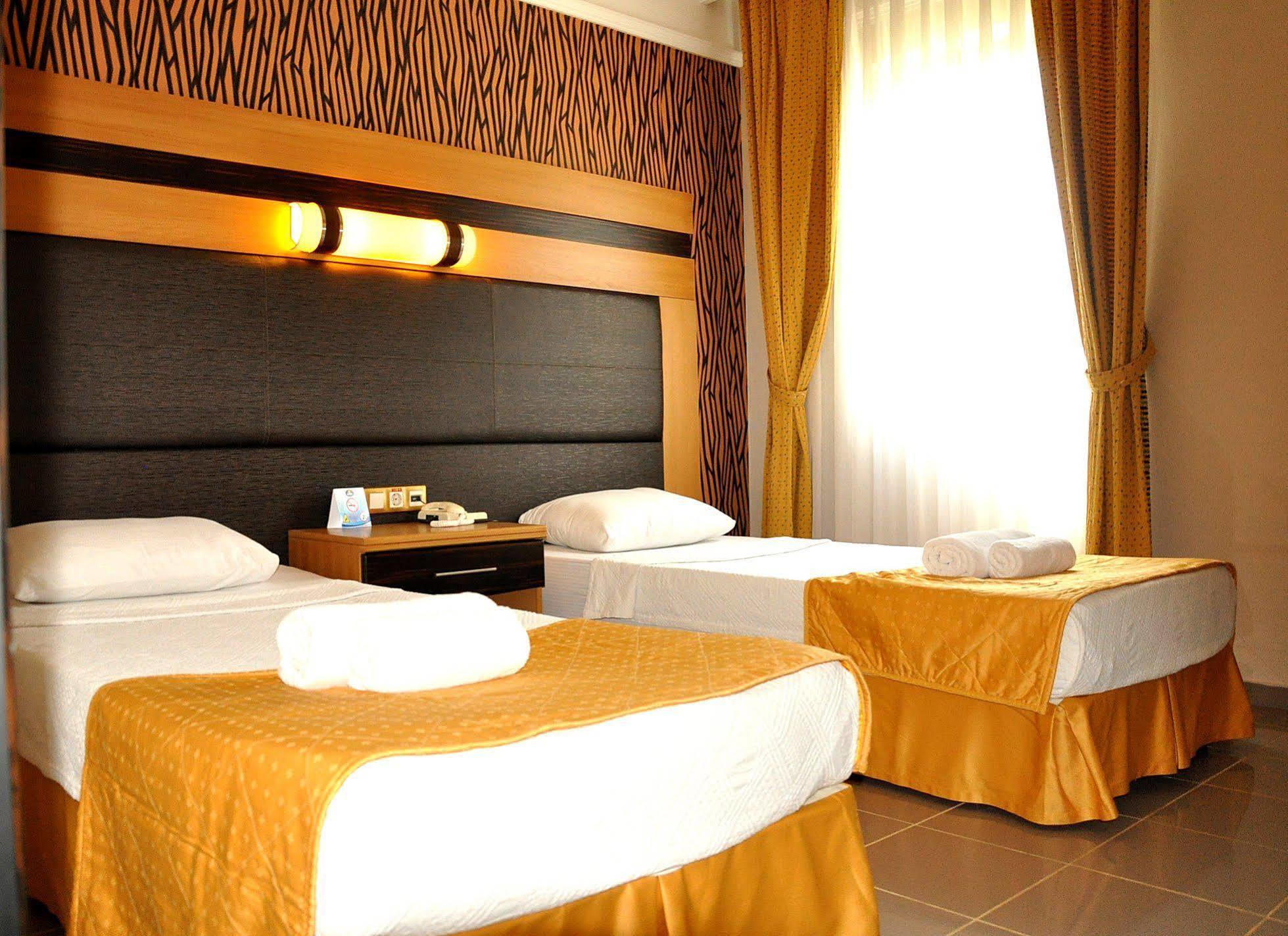 Club Alpina Hotel Marmaris Buitenkant foto